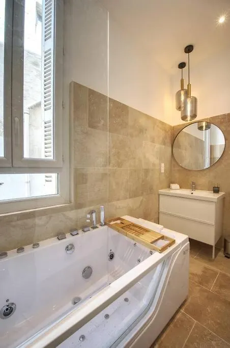 Suite & Jacuzzi - Intramuros Palais Des Papes Avignon